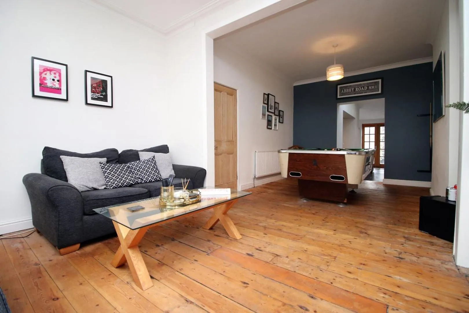 Guest house Parking | 2Br | Luxurious Hotel Cardiff United Kingdom