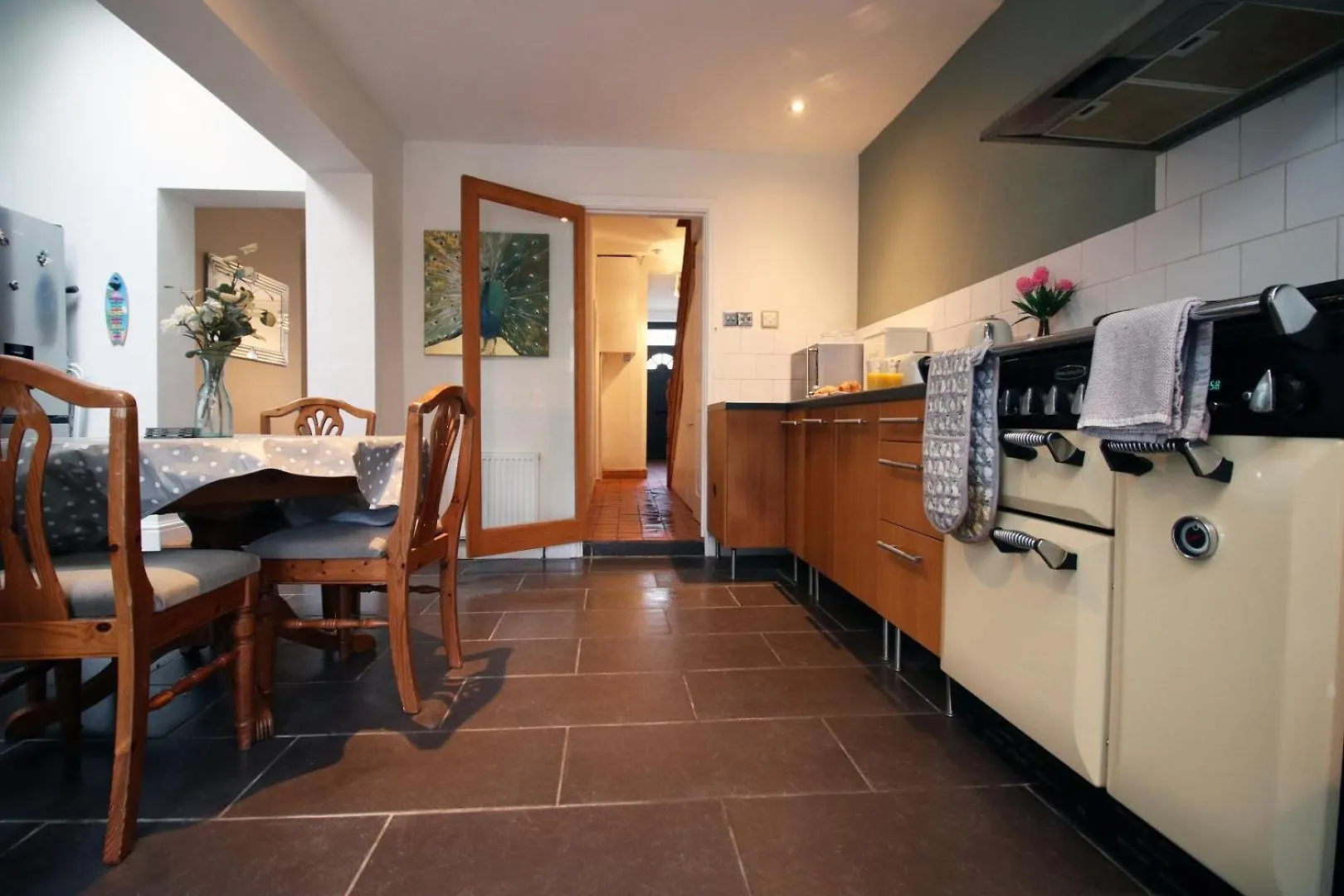 Parking | 2Br | Luxurious Hotel Cardiff