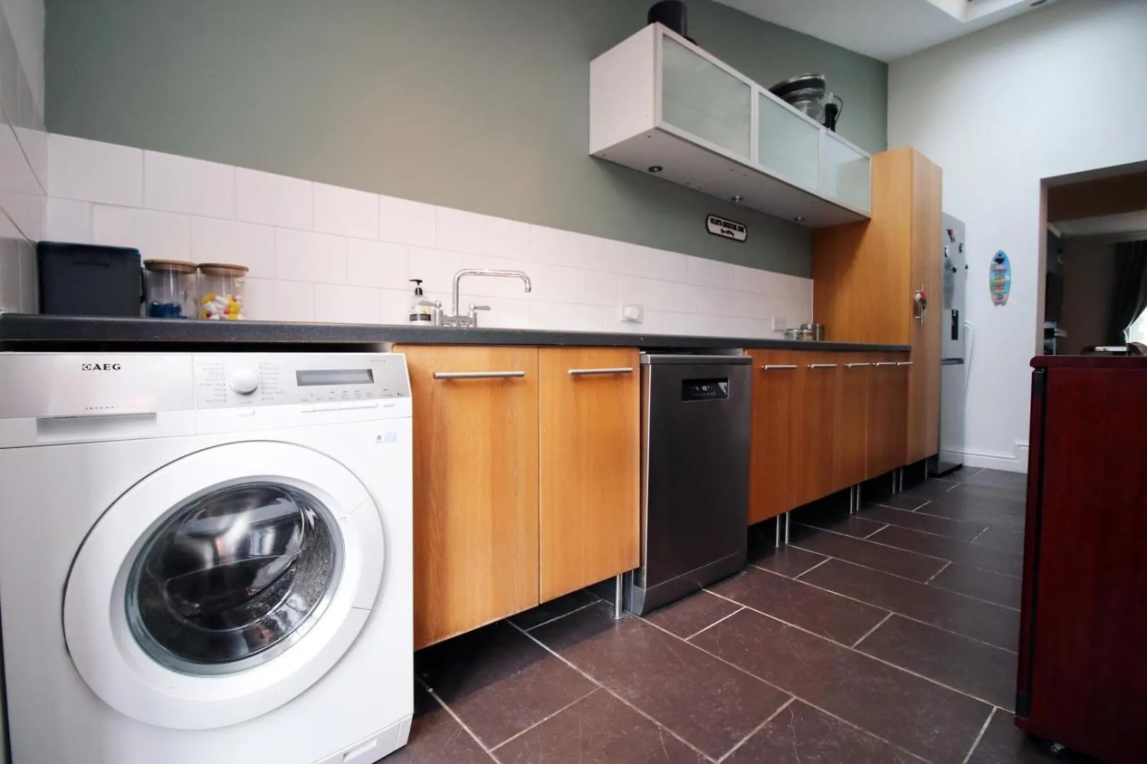 Guest house Parking | 2Br | Luxurious Hotel Cardiff United Kingdom
