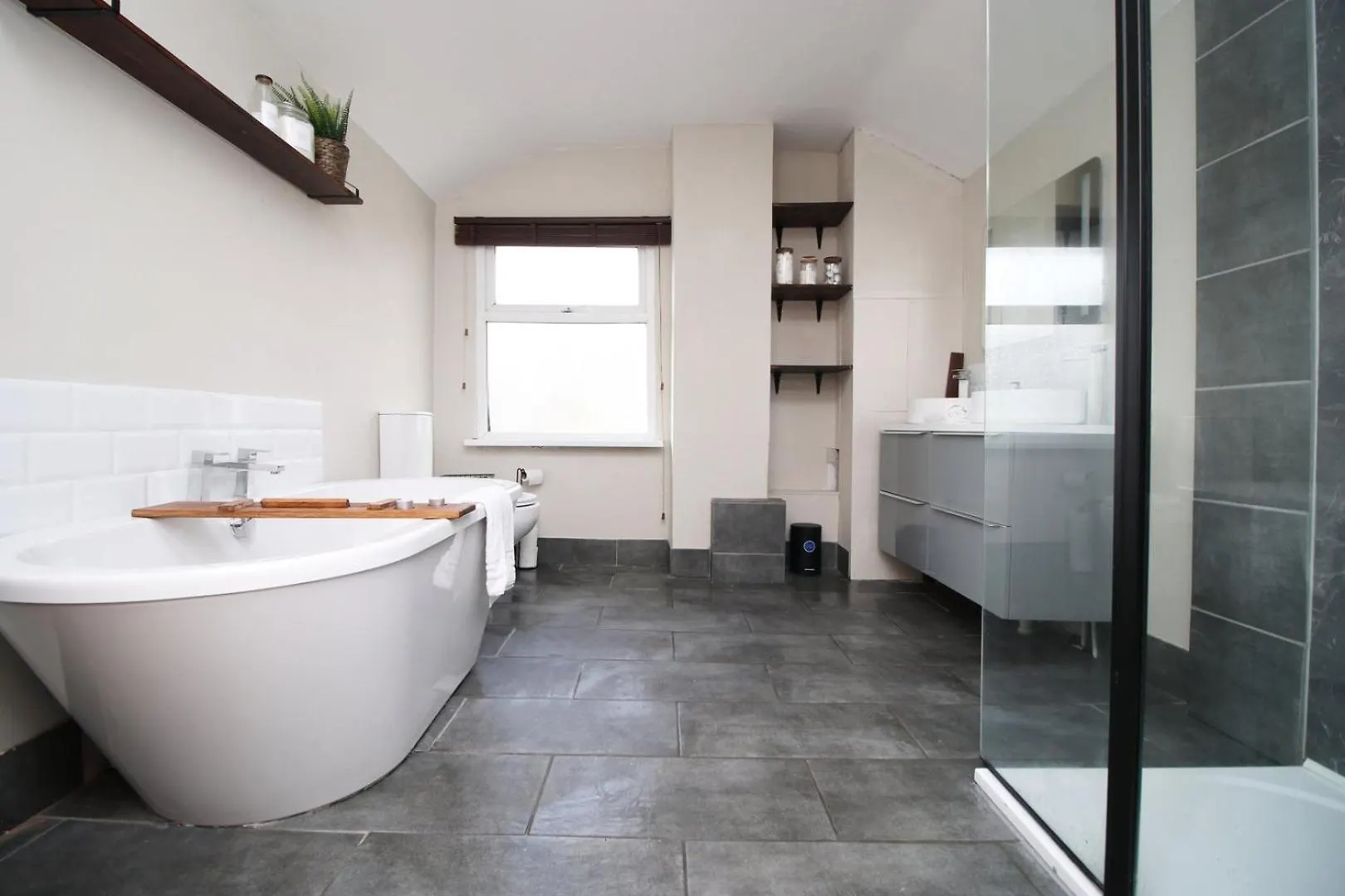 Parking | 2Br | Luxurious Hotel Cardiff United Kingdom