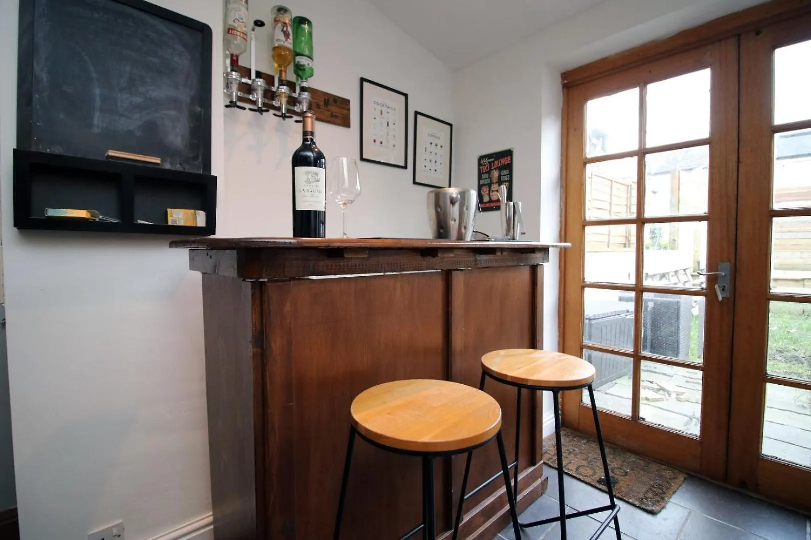 Parking | 2Br | Luxurious Hotel Cardiff Guest house