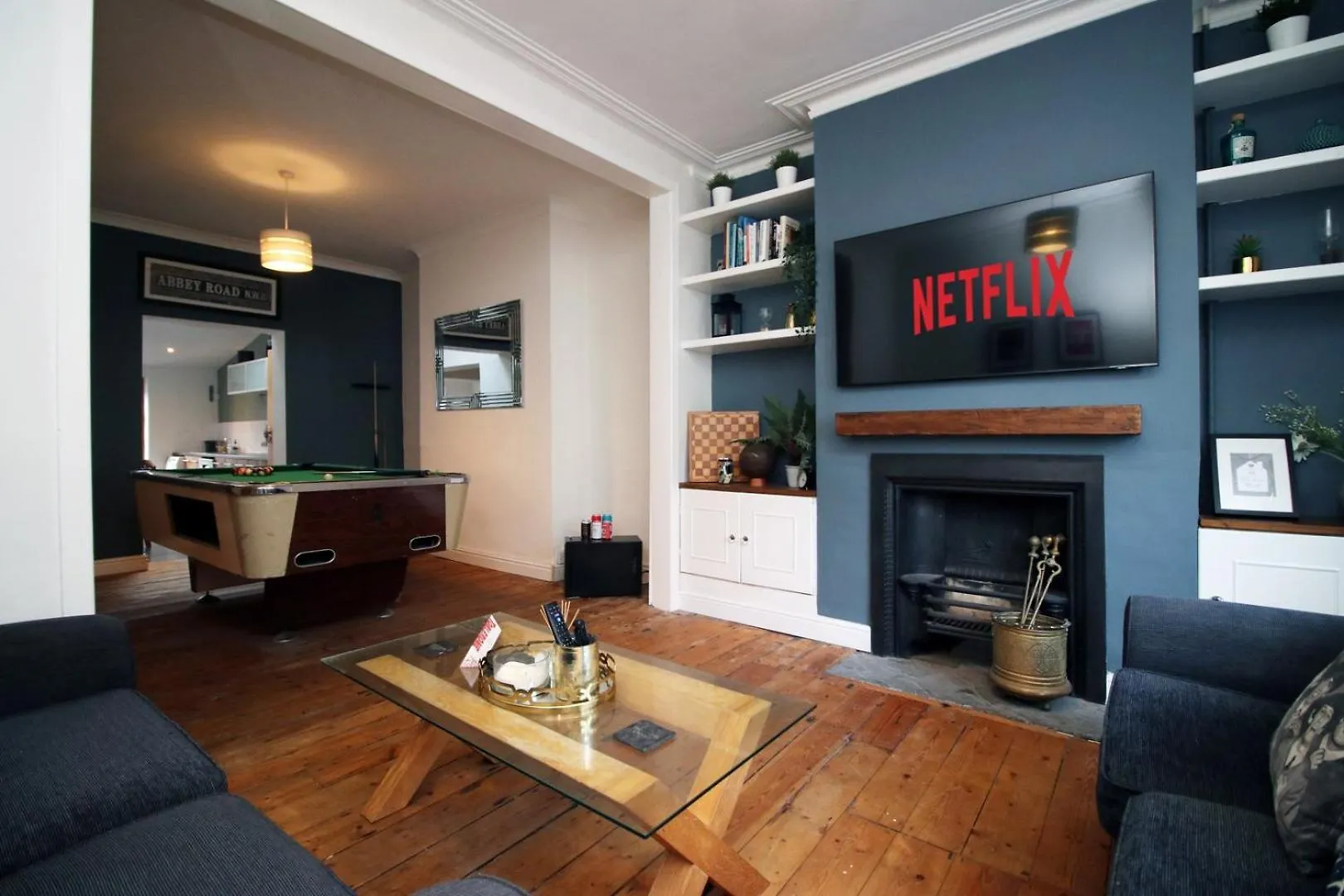 Guest house Parking | 2Br | Luxurious Hotel Cardiff