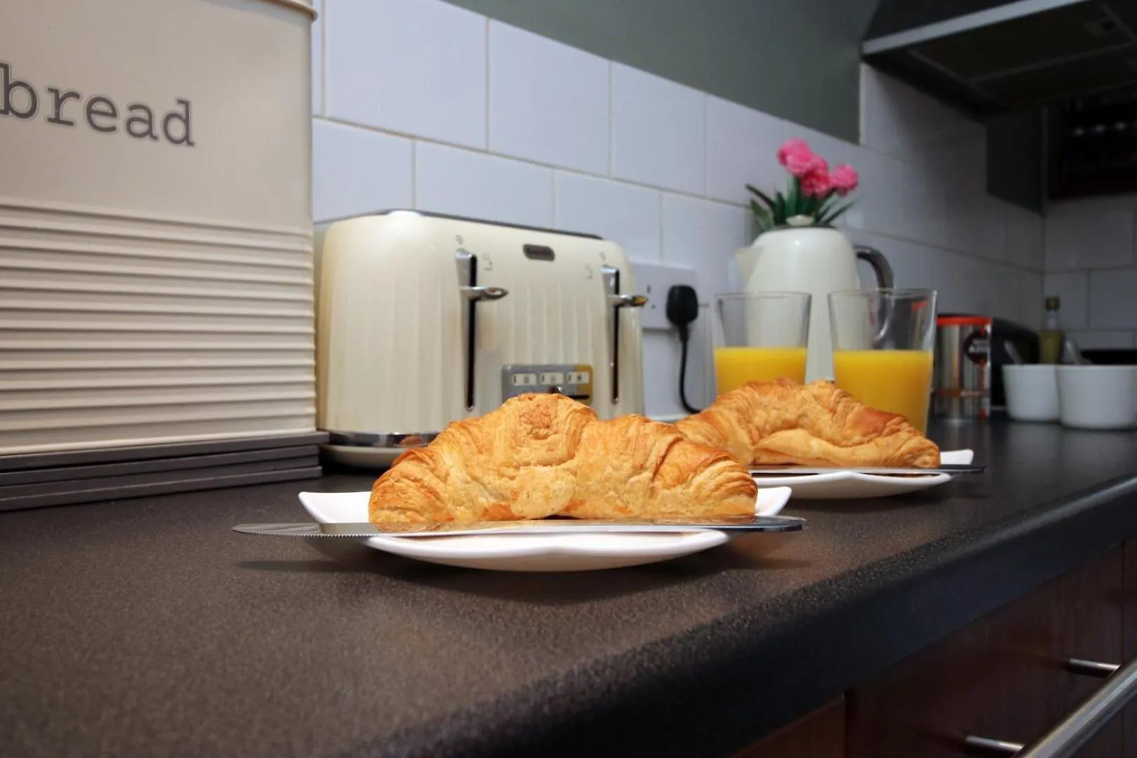 Parking | 2Br | Luxurious Hotel Cardiff 0*,