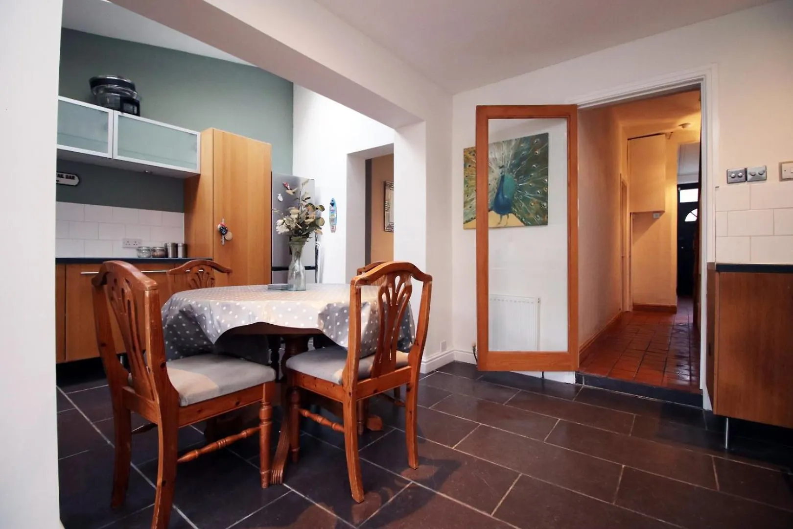 Parking | 2Br | Luxurious Hotel Cardiff