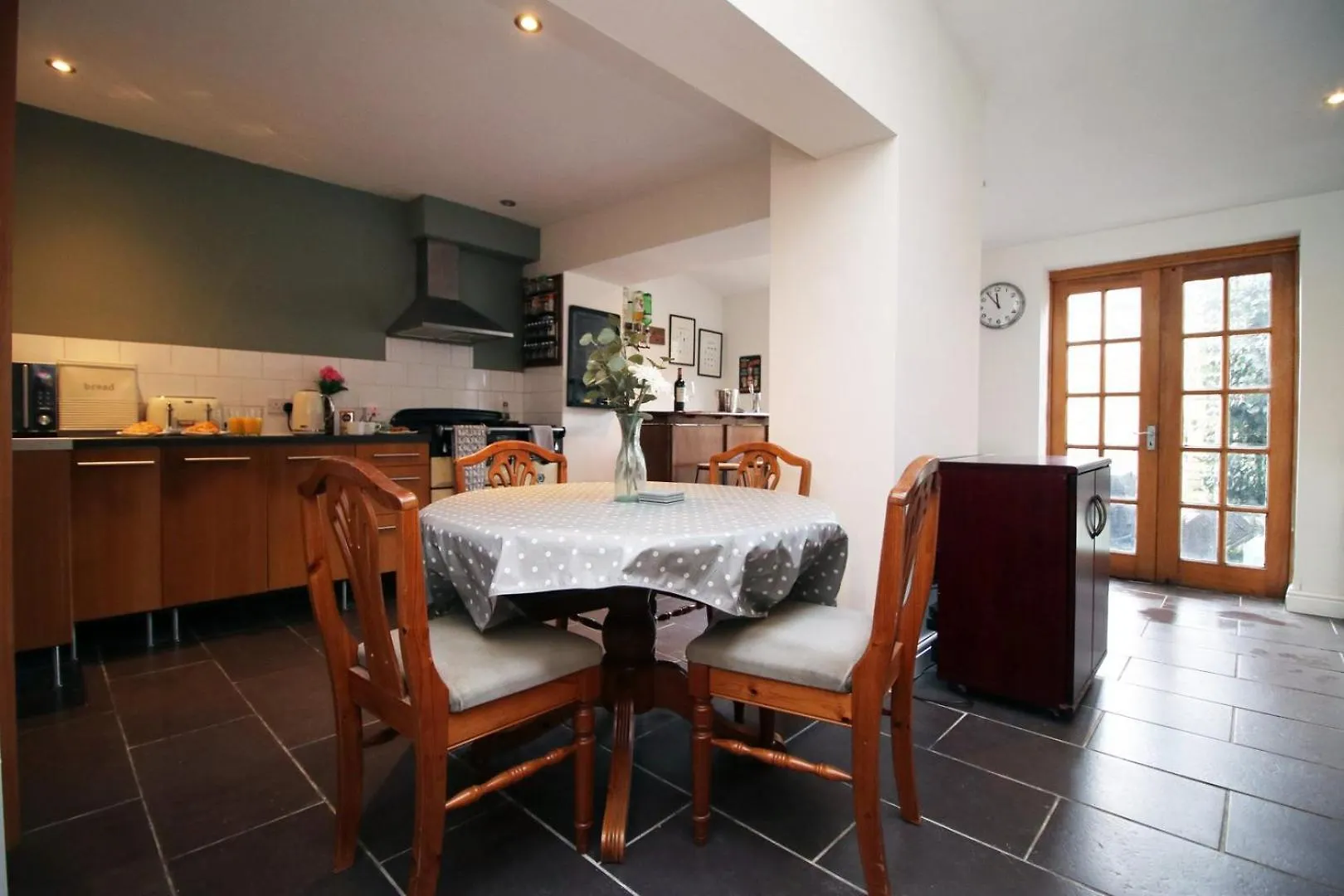 Parking | 2Br | Luxurious Hotel Cardiff United Kingdom