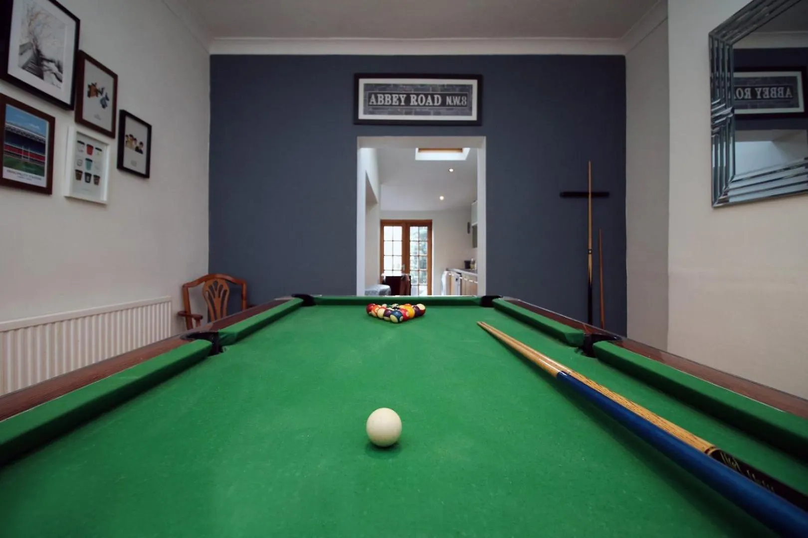 Guest house Parking | 2Br | Luxurious Hotel Cardiff