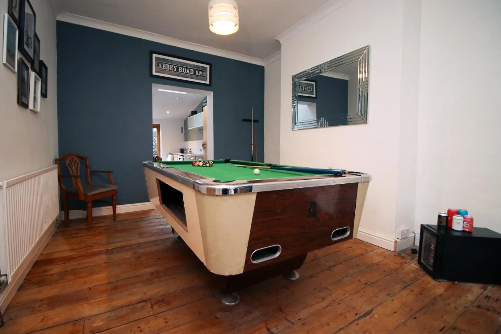 Guest house Parking | 2Br | Luxurious Hotel Cardiff