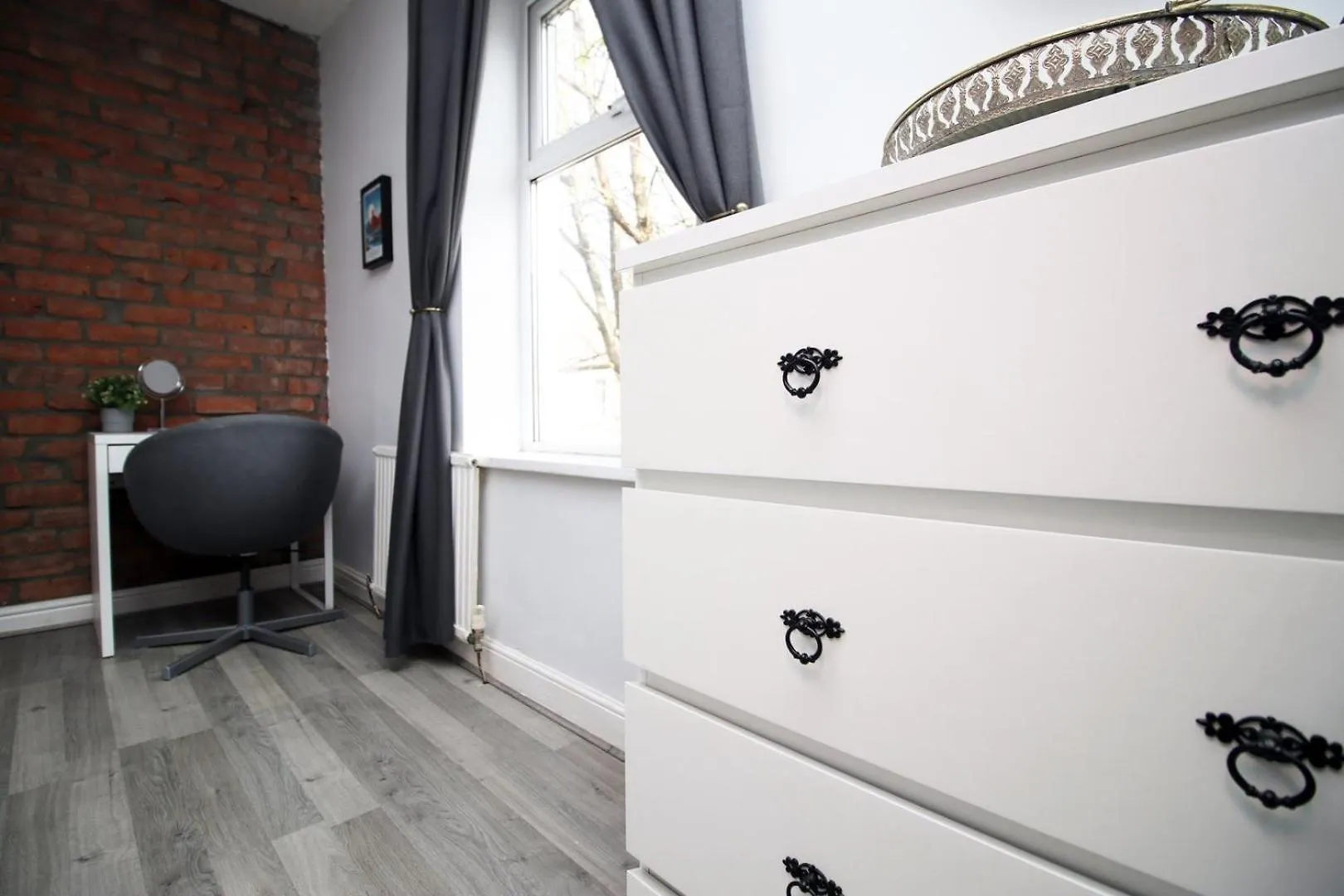 Parking | 2Br | Luxurious Hotel Cardiff Guest house