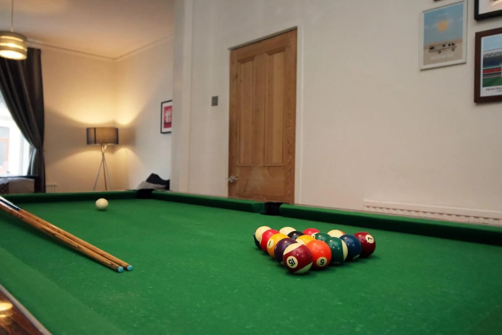 Guest house Parking | 2Br | Luxurious Hotel Cardiff