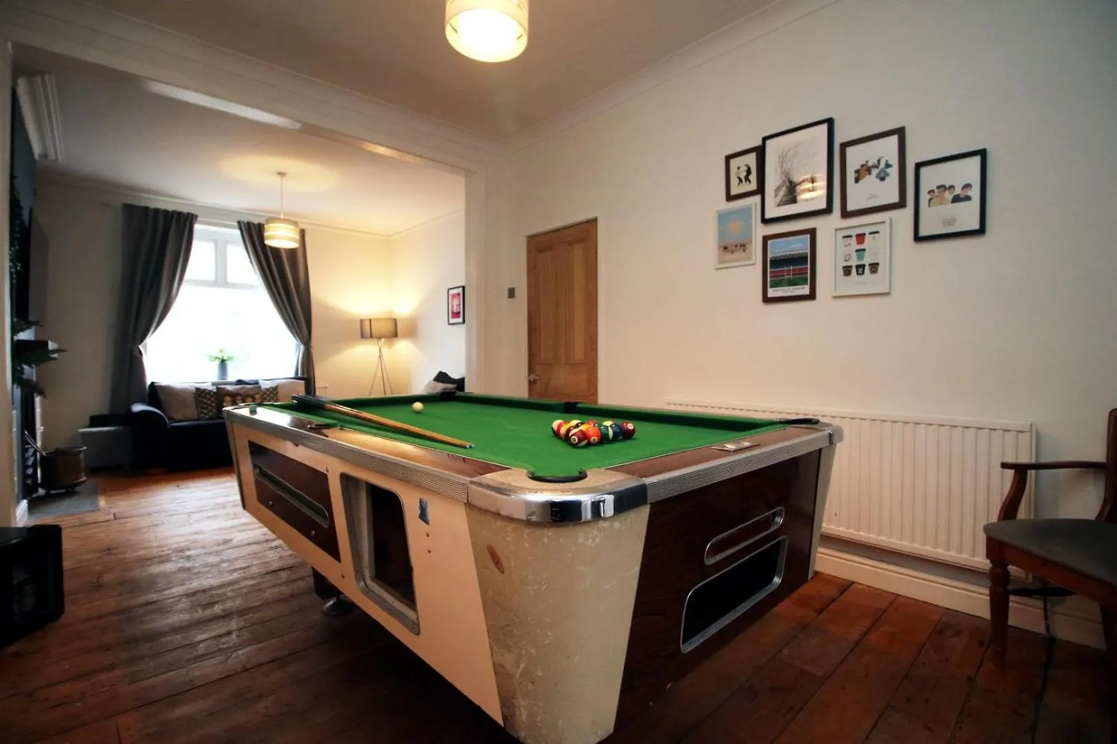 Penzion Hotel Parking | 2Br | Luxurious Cardiff